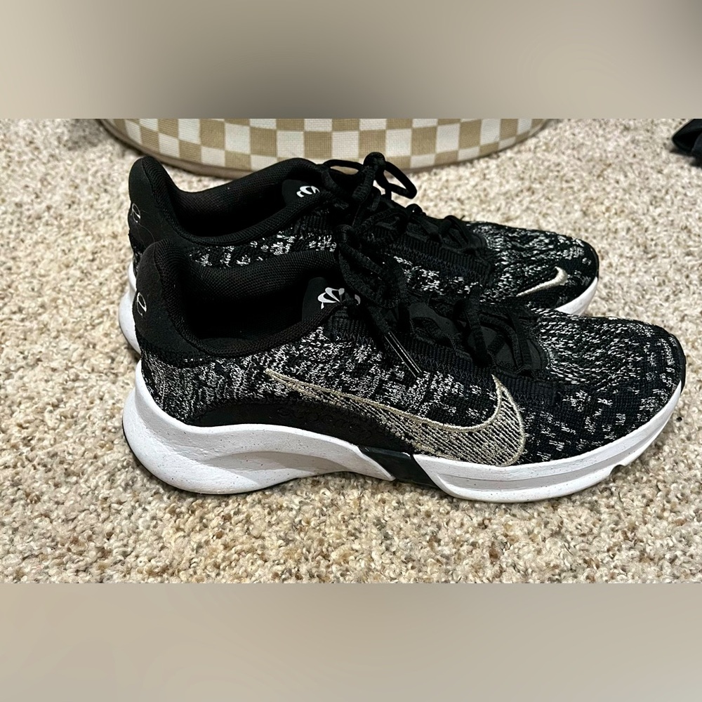 Gently worn women’s Nike Superrep Go 3 Flyknit running shoe in black and silver